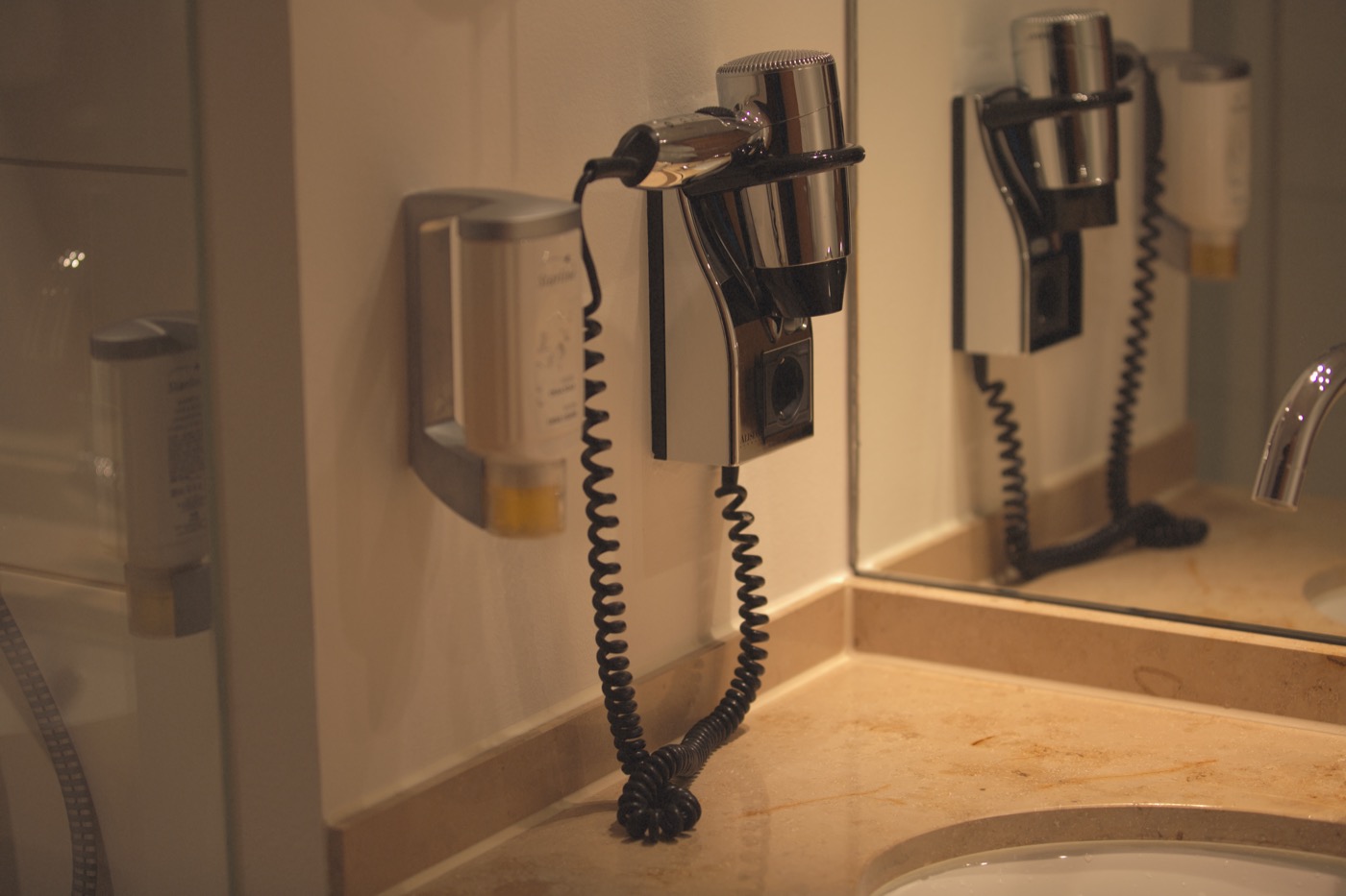 Daytrip preset reference render from the Canon EOS 5D Mark III source frame.