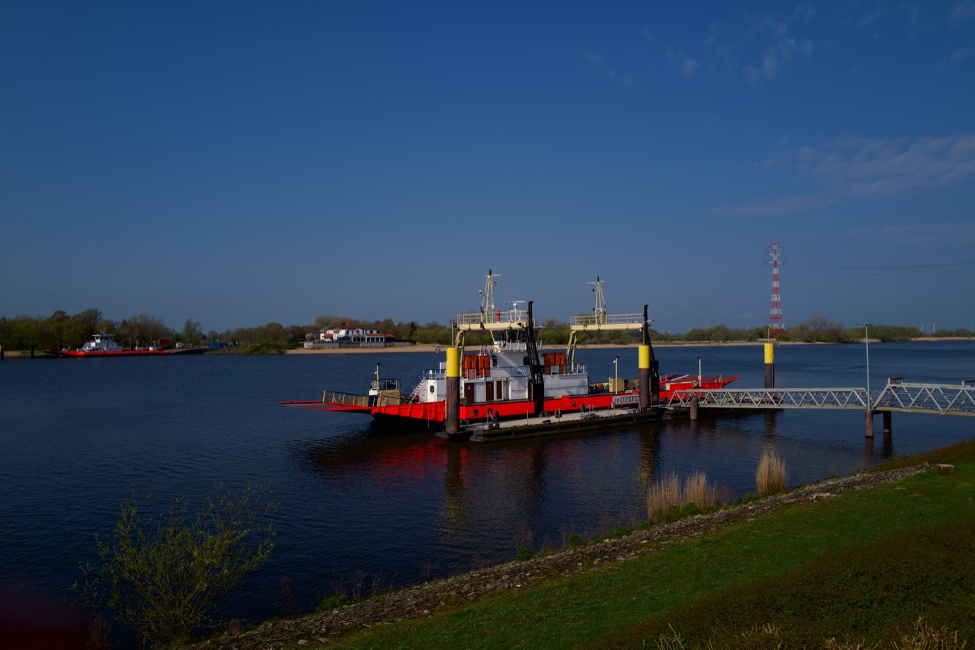 Glide preset reference render from the Leica Q2 source frame.